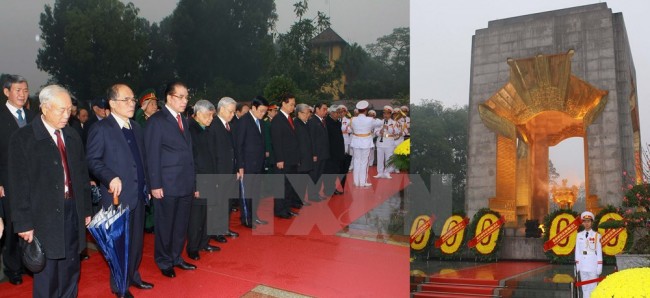 Lãnh đạo Đảng, Nhà nước đến đặt vòng hoa, viếng tại Đài Tưởng niệm các Anh hùng, liệt sỹ. (Ảnh: Doãn Tấn/TTXVN)