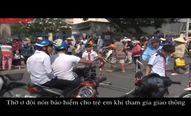 Thờ ơ đội nón bảo hiểm cho trẻ em