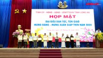 Họp mặt đại biểu dân tộc, tôn giáo