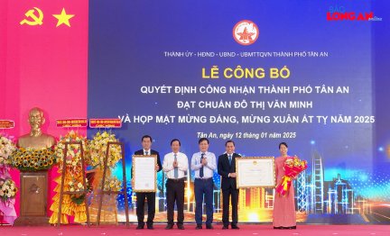 TP.Tân An đón nhận danh hiệu đạt chuẩn đô thị văn minh và họp mặt mừng Đảng, mừng xuân Ất Tỵ năm 2025