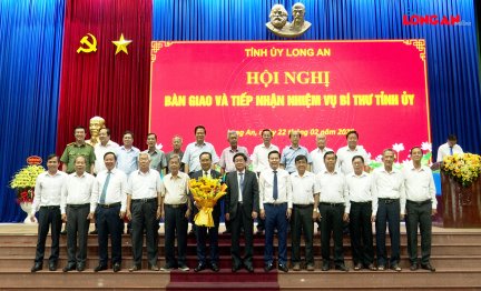 Ông Nguyễn Văn Được bàn giao nhiệm vụ Bí thư Tỉnh ủy Long An nhiệm kỳ 2020 - 2025