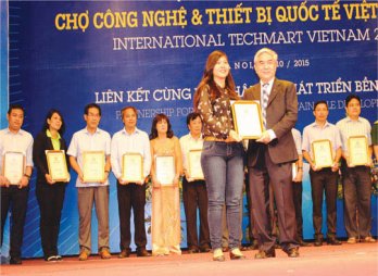 2 doanh nghiệp được tặng giải thưởng Techmart Quốc tế 2015