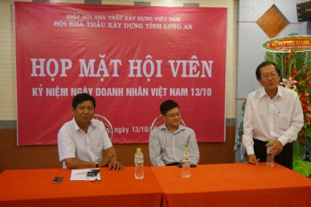 Hội Nhà thầu xây dựng Long An họp mặt hội viên nhân Ngày Doanh nhân Việt Nam