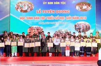 Vinh danh 122 học sinh dân tộc thiểu số học giỏi năm 2015