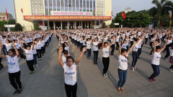 Gần 1.000 bạn trẻ nhảy flashmob chào mừng Festival Huế 2016