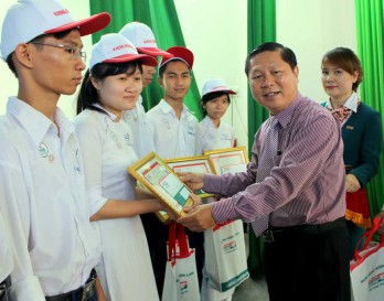 Ngân hàng Kiên Long trao 200 suất học bổng “Chia sẻ ước mơ”