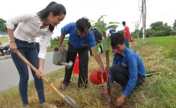 Đoàn Thanh niên tỉnh Long An trồng 200 cây xanh tại phường Khánh Hậu