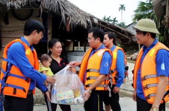 Tổ chức đội thanh niên tình nguyện khắc phục hậu quả mưa lũ