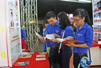 Khai mạc phiên chợ thanh niên 2016