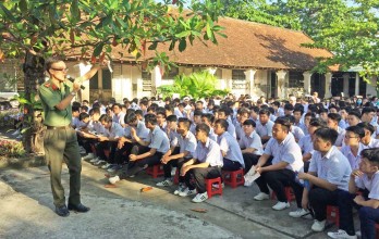 Đoàn Thanh niên Công an tỉnh Long An tuyên truyền phòng, chống HIV/AIDS