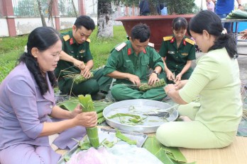 Hội thi gói bánh tét, chưng mâm ngũ quả, mừng Đảng - mừng Xuân Đinh Dậu 2017