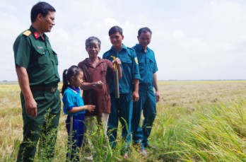 “Cột mốc sống” nơi biên cương