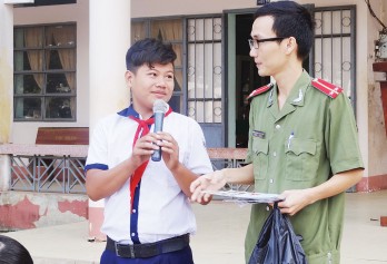 Bài 1: Cầu nối cho thanh niên chậm tiến