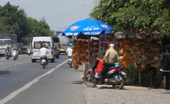 Mối lo an toàn thực phẩm từ bánh tráng trộn