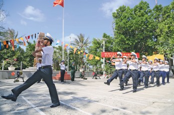 Nam Yết vững vàng nơi đầu sóng