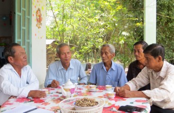 Về lại xã anh hùng