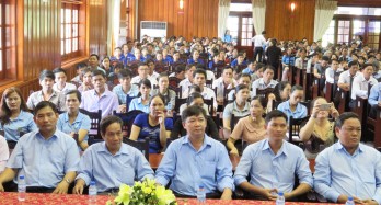 Bí thư Tỉnh ủy Long An - Phạm Văn Rạnh đối thoại với công nhân và doanh nghiệp năm 2017