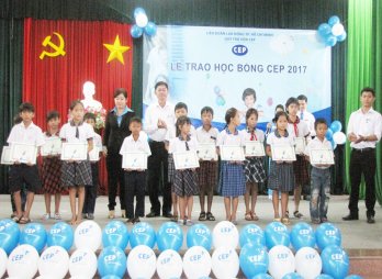 Quỹ Trợ vốn CEP: Tặng học bổng cho con thành viên CEP