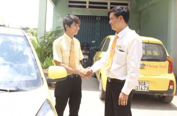 Tài xế taxi trả lại hơn 100 triệu đồng cho hành khách