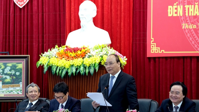 PM Nguyen Xuan Phuc speaking at the working session with Hue University (Credit: VGP)