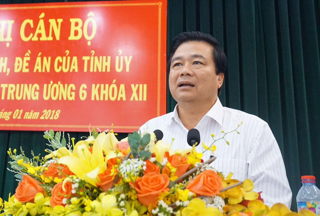 Secretary Pham Van Ranh urged party committees and unions in the province to set up plans