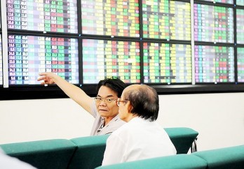 Stock accounts opened by foreign investors post record increase