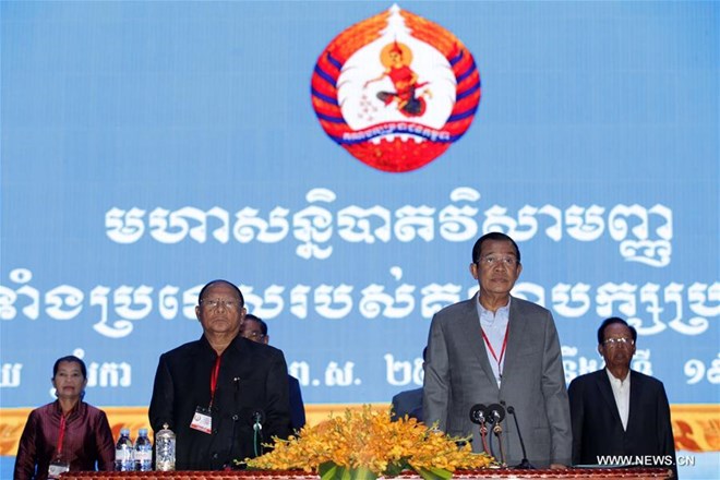 CPP President, Prime Minister Hun Sen (R) presides the congress (Source: Xinhua)