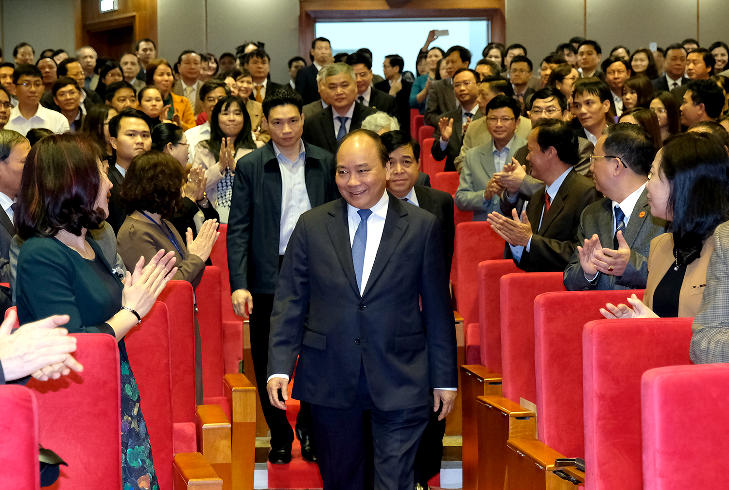 PM Nguyen Xuan Phuc attends a workig meeting with the General Statistics Office, January 22, 2017 - Photo: VGP/Quang Hieu