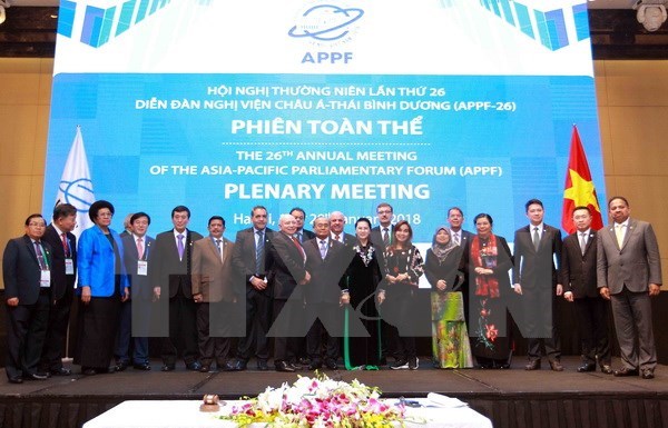 Chairwoman of the National Assembly Nguyen Thi Kim Ngan and heads of delegations pose for a group photo (Photo: VNA)