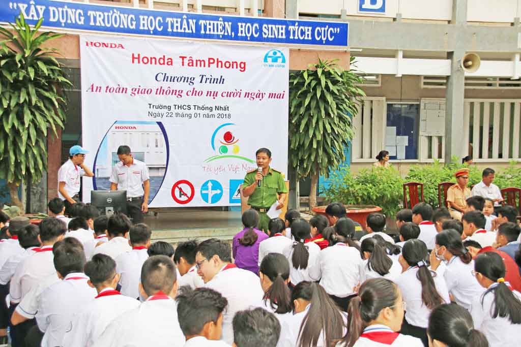 Traffic - mobile order police team in the Mekong delta province of Long An’s Tan An Town provided training of road traffic law and driving skills to teachers, students