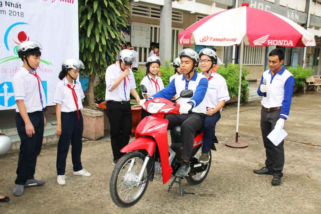 The teaching program included some regulations of road traffic