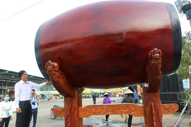 A wooden drum in the Phuong Nam Cultural Tourism Area of the Dong Thap province was recognised as Vietnam’s largest drum (Photo: VNA)