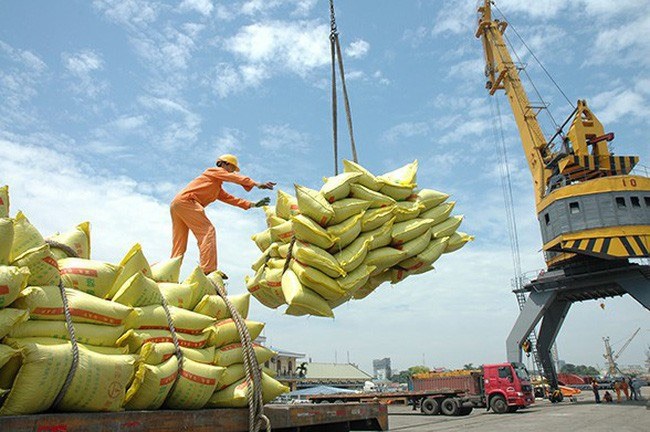 Economic experts have warned of challenges facing Vietnam in 2018 which may cut the country’s Gross Domestic Product (GDP) growth rate to 6.58 per cent, lower than the previous year’s figure, at a conference held in Hanoi on January 25. (Photo cafef.vn)