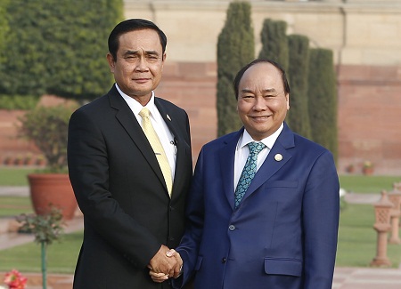 PM Nguyen Xuan Phuc meets Thai Prime Minister Prayut Chan-ocha