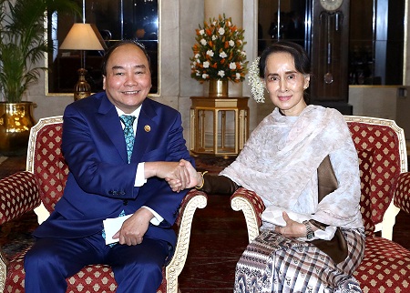 PM Nguyen Xuan Phuc meets Myanmar’s State Counsellor Aung San Suu Kyi