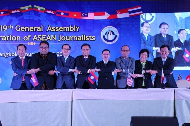 Heads of delegations to the 19th General Assembly of the Confederation of ASEAN Journalists. (Source: nhandan.com.vn)