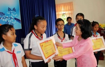 Vu A Dinh Scholarship Fund inspires poor students’ dreams