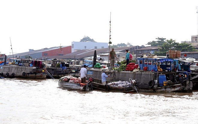 Agricultural products are traded at Cai Rang floating market, a tourist magnet in Can Tho city (Photo: VNA)