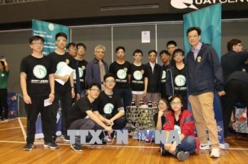 Vietnamese students show creativity in making robots