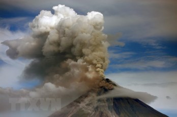 Philippines cảnh báo nguy cơ núi lửa Mayon bất ngờ phun trào