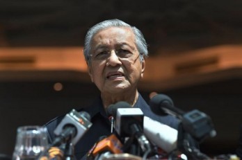 Malaysian PM vows to cut down national debt