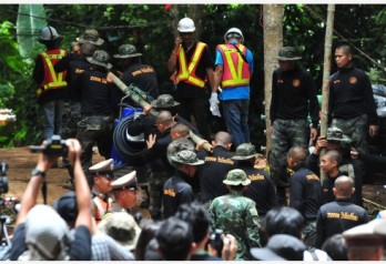 Rescuers begin operation to extract Thai boys trapped in cave