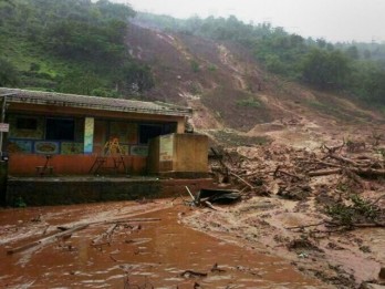 Eight killed in landslide in northern Thailand