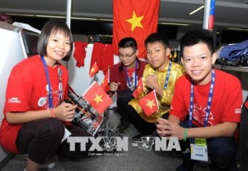 Vietnamese students shine at int’l robotics competition