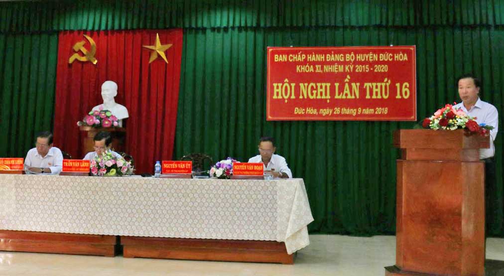 Bí thư Huyện ủy Đức Hòa - Nguyễn Văn Út thông tin kết quả 9 tháng năm 2018