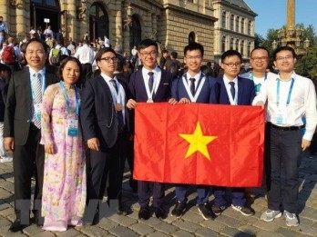 Vietnamese students triumph regional, int’l Olympiads