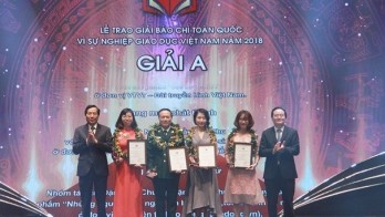 Winners of national press contest on Vietnamese education honoured