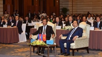 Vietnam, Cambodia PMs attend business forum