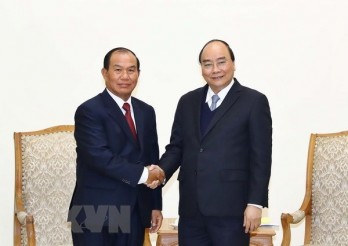 PM Nguyen Xuan Phuc receives Lao Justice Minister Xaysy Santivong