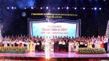 Tuyên dương “Sinh viên 5 tốt” và trao giải thưởng “Sao Tháng Giêng"